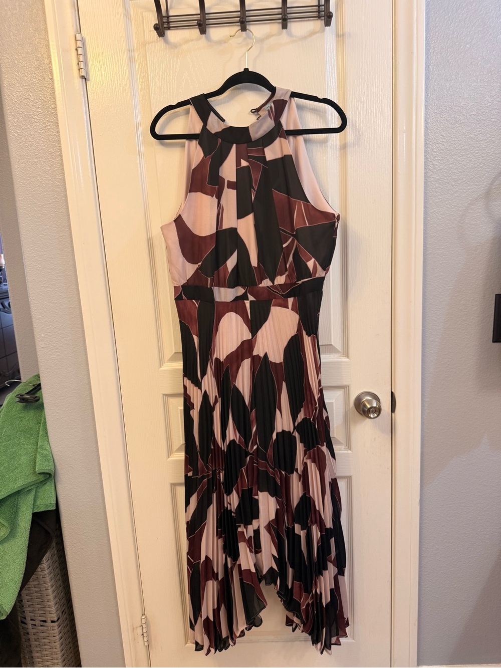 ANTONIO MELANI Sleeveless Halter Top in Blush, Burgundy & Black - Picture 2 of 5